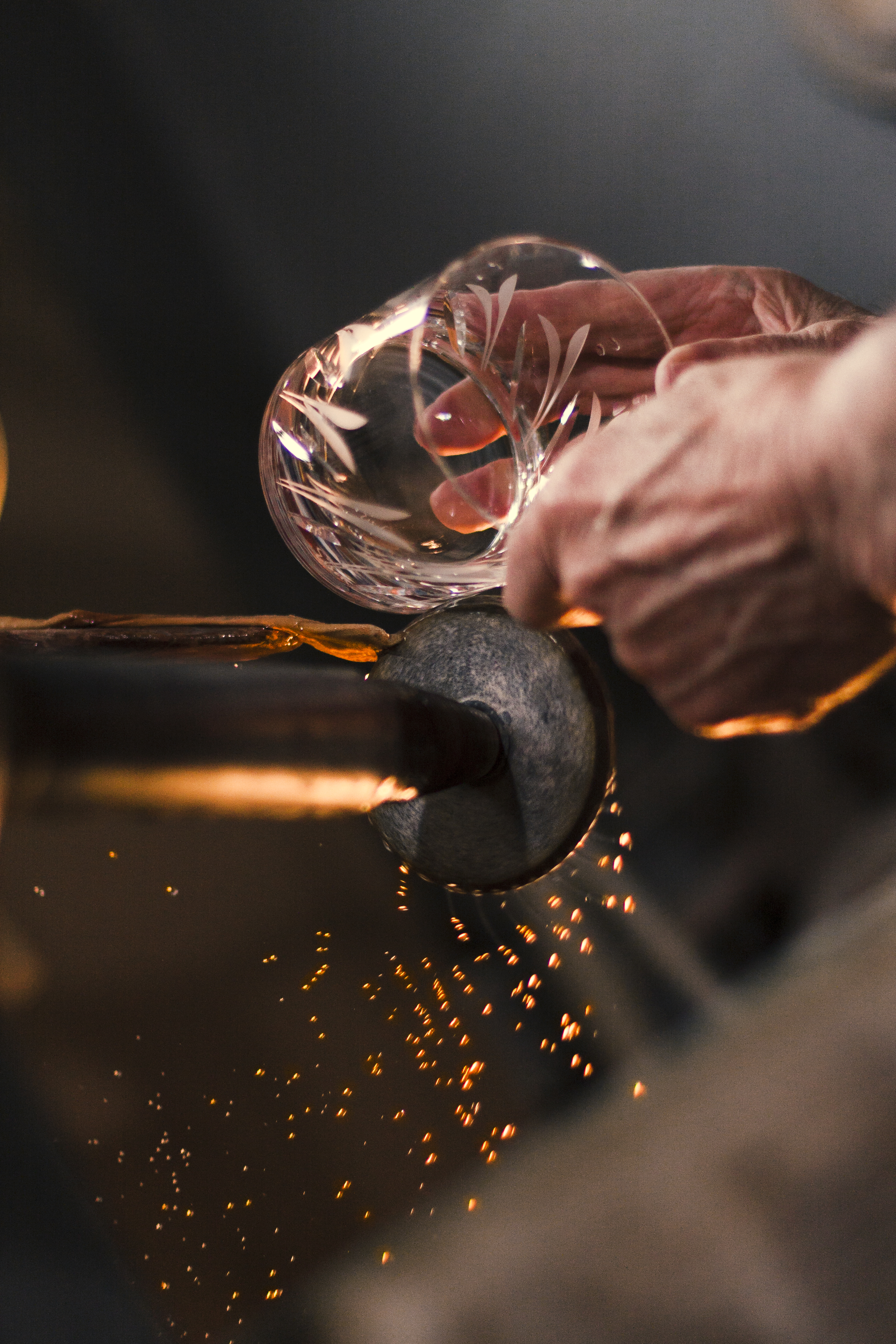 Schleifarbeiten an Glas