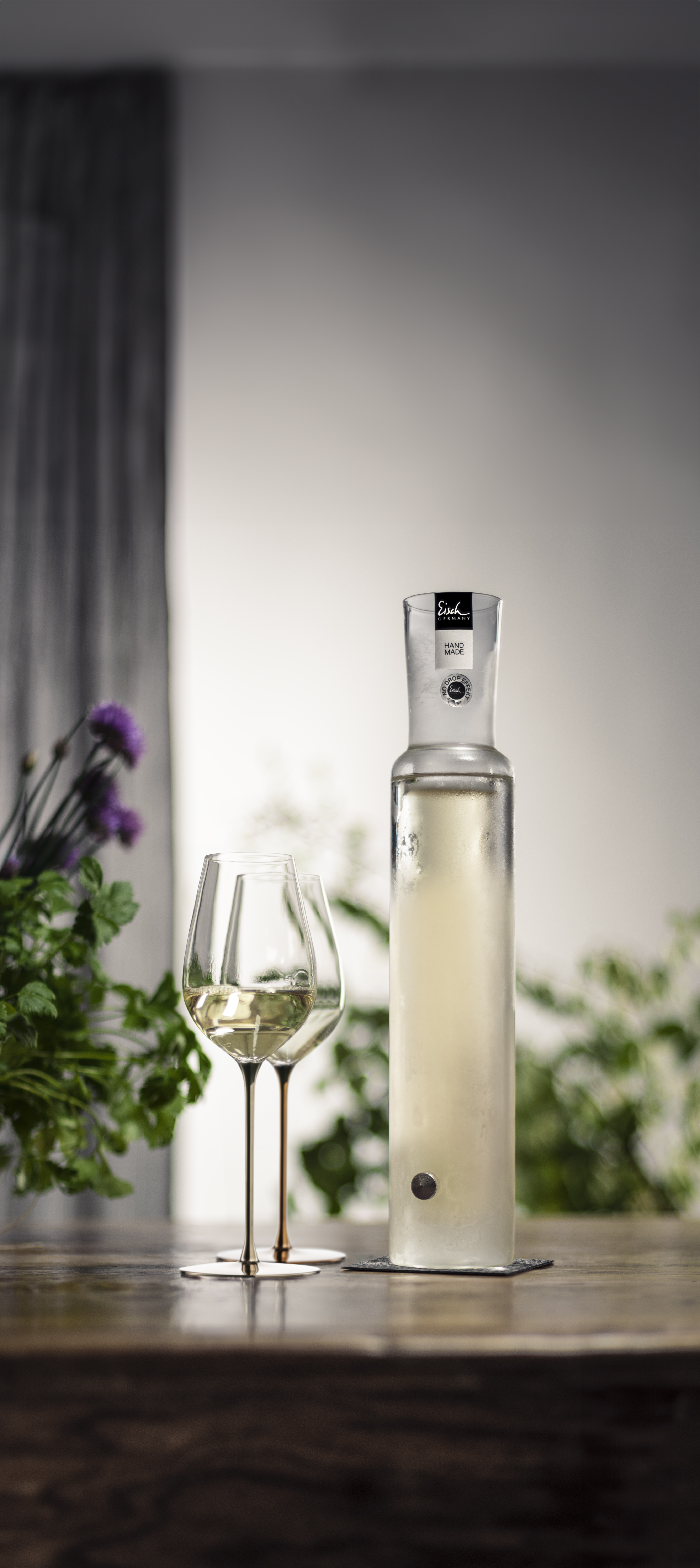 Two wine glasses with Rapid Cool cooling decanter