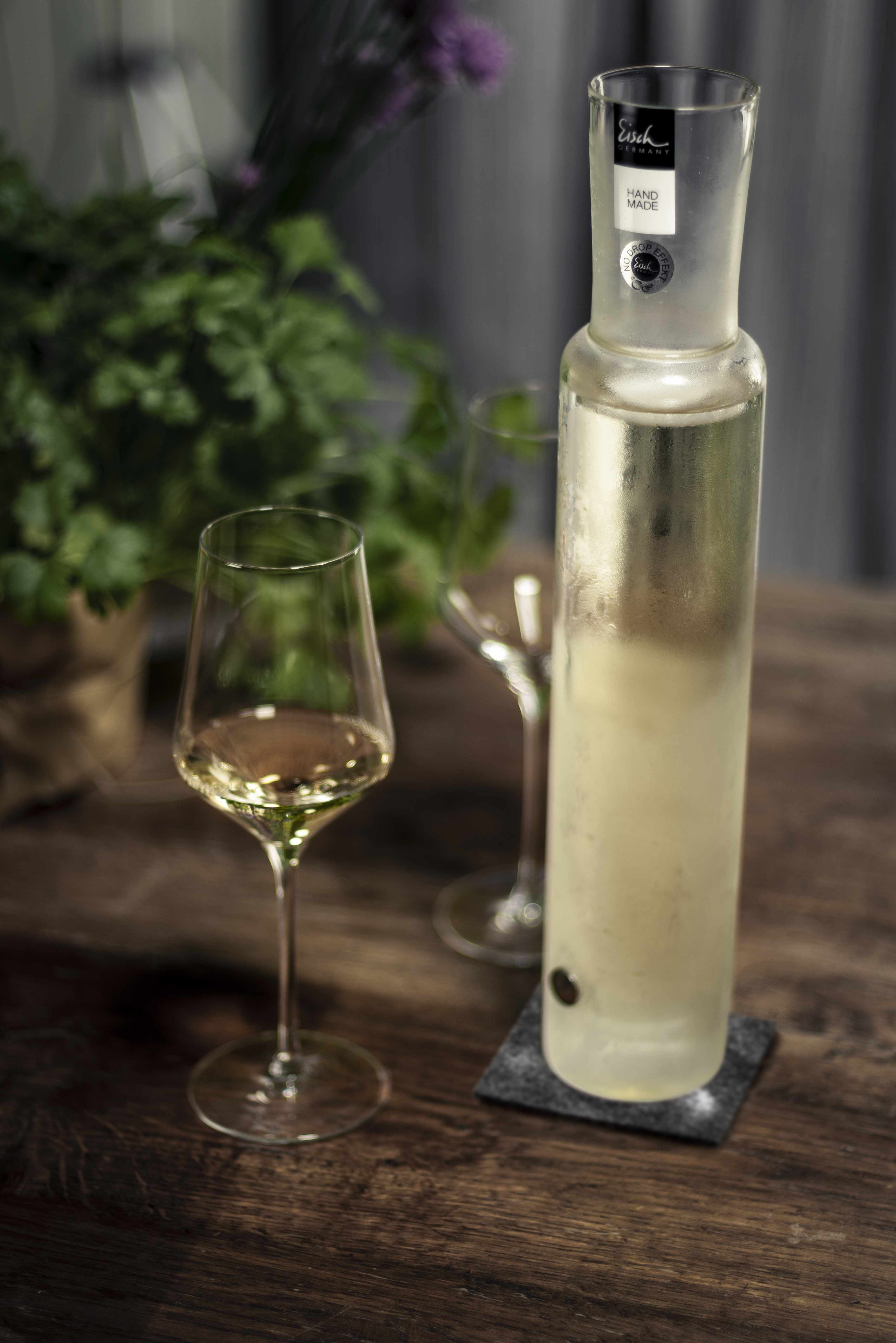 Rapid Cool cooling decanter with wine glass