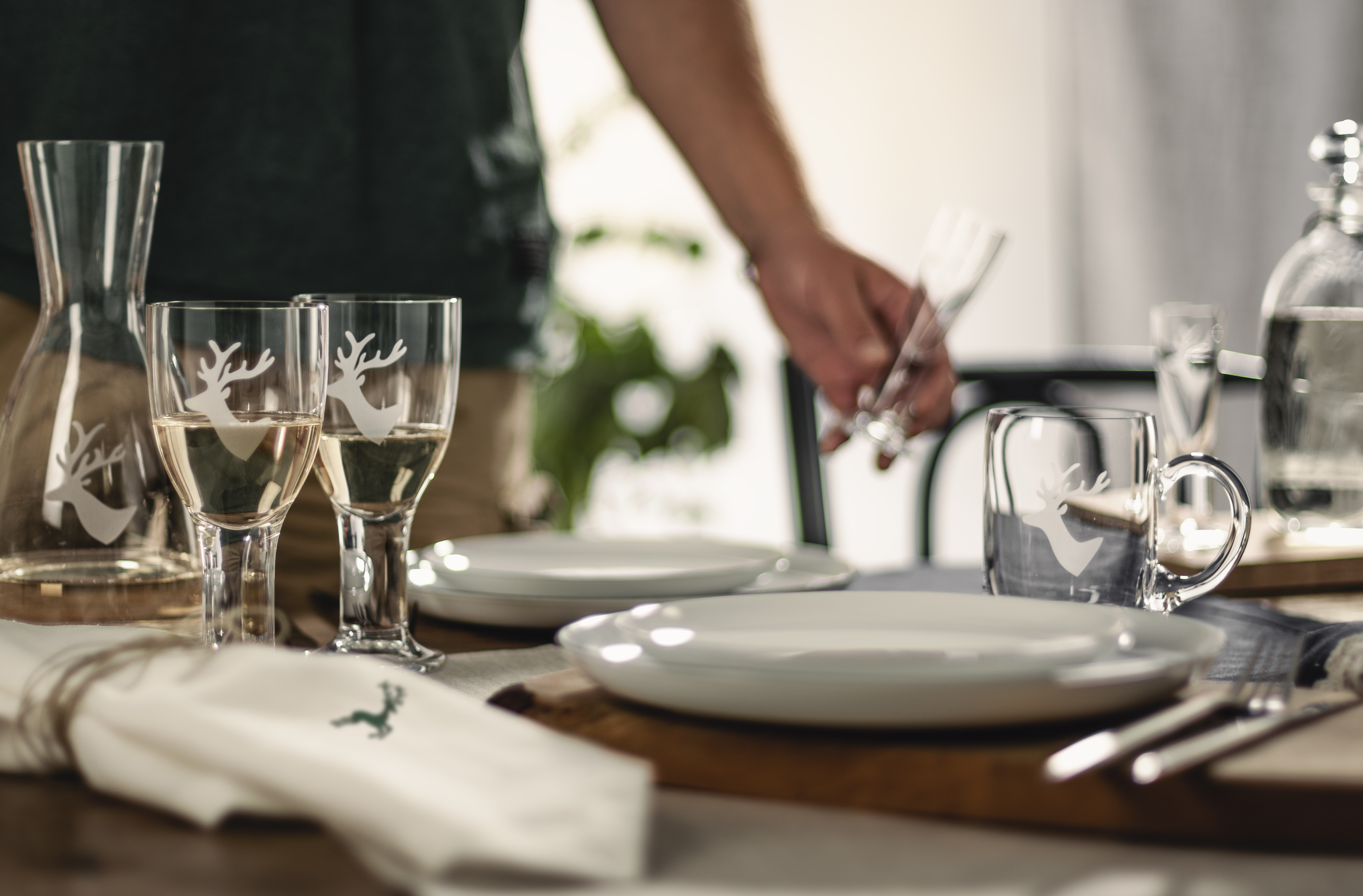 Table arrangement made of glasses with deer motifs from the Chalet series