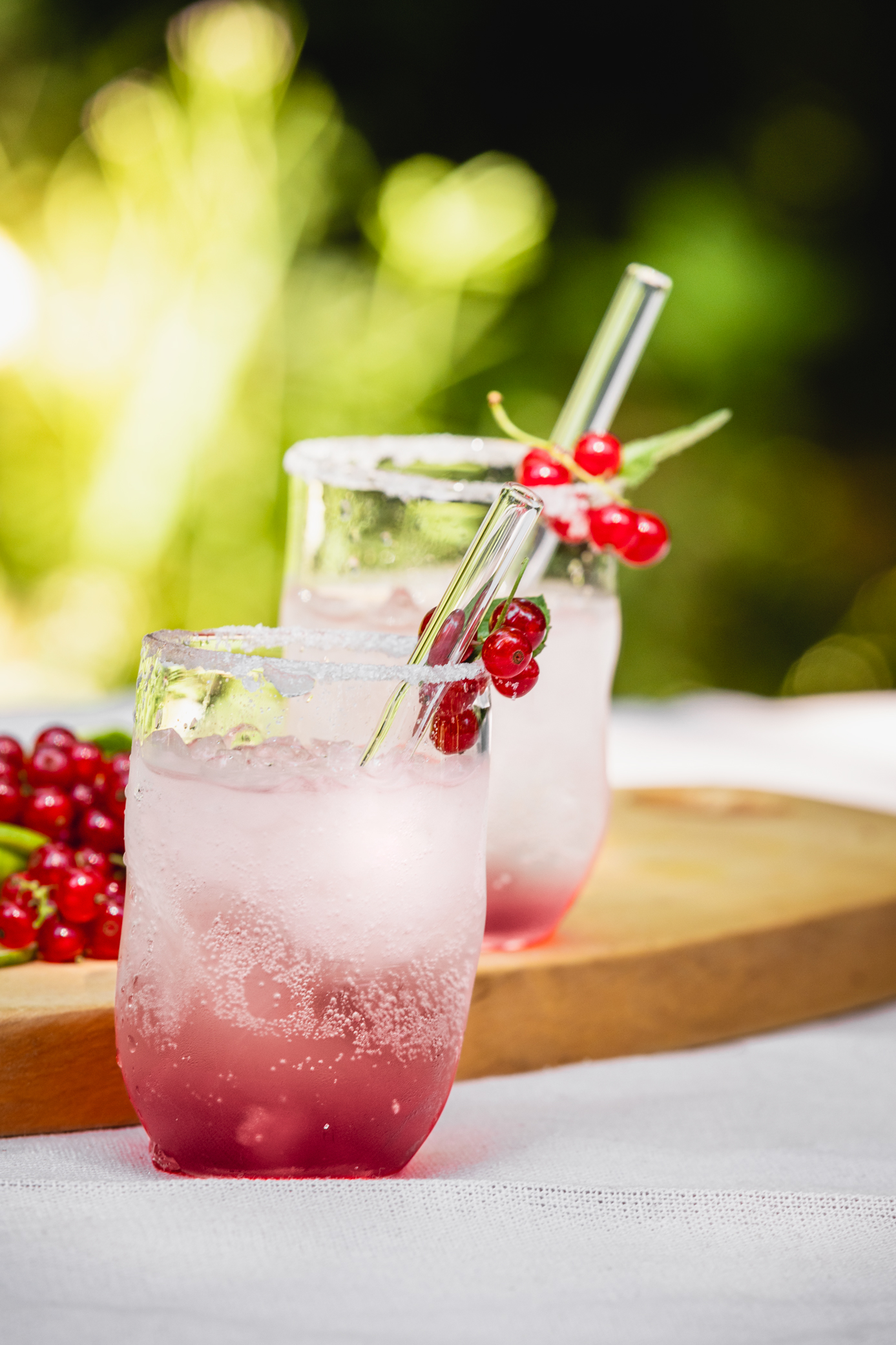 Two summery-looking Unik mugs with currants