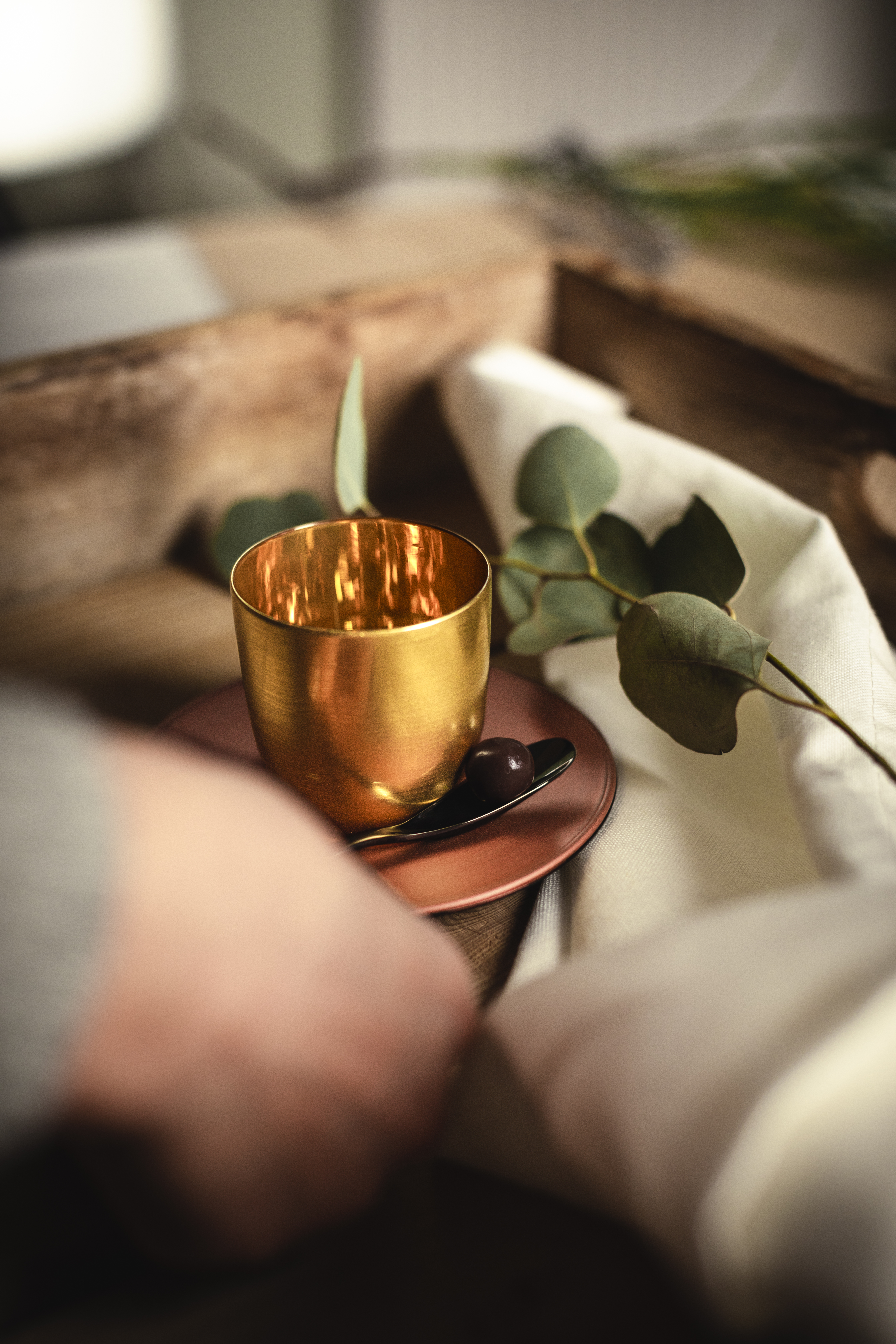 Espresso set in gold/copper with green branch