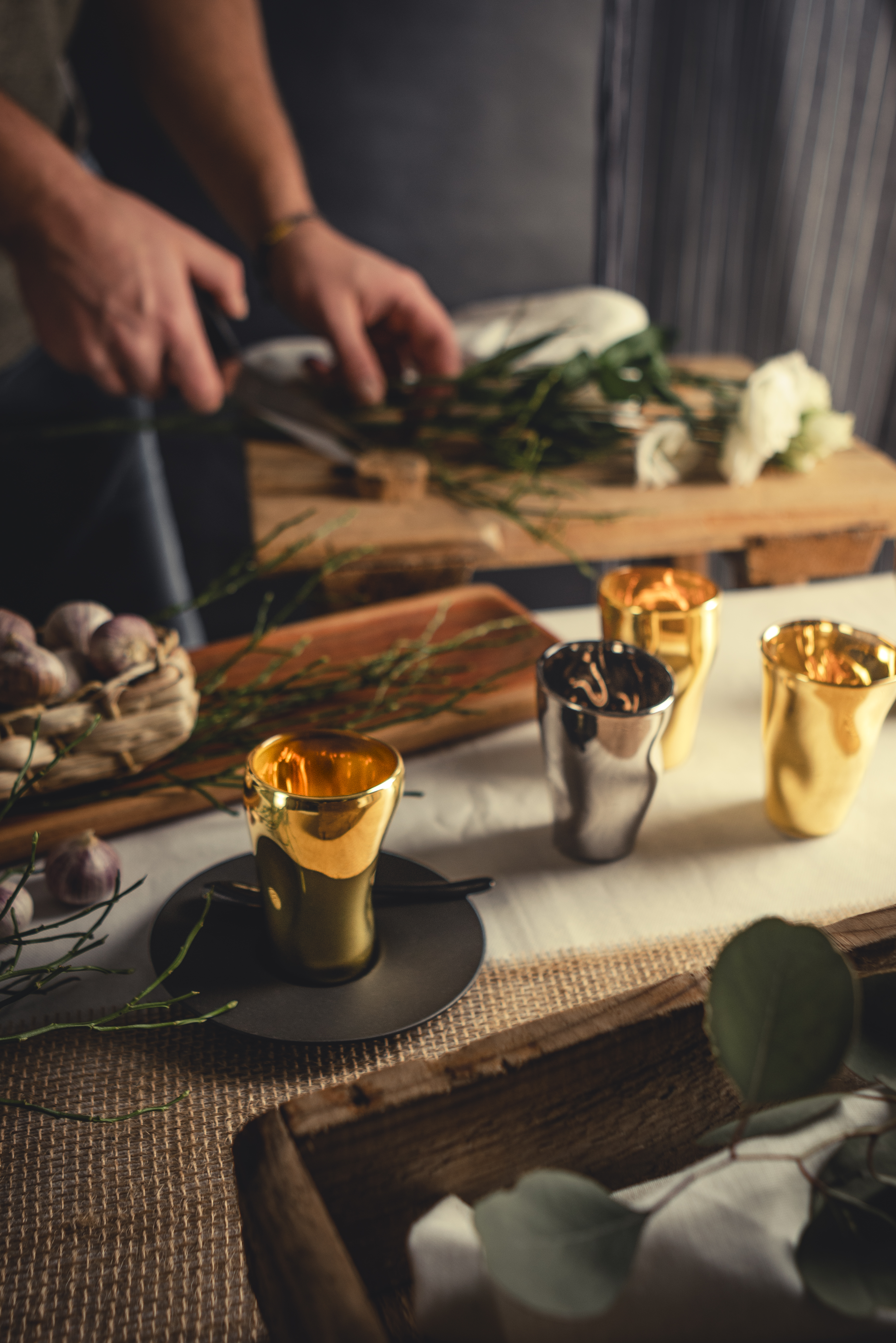 Espresso cups in platinum and gold