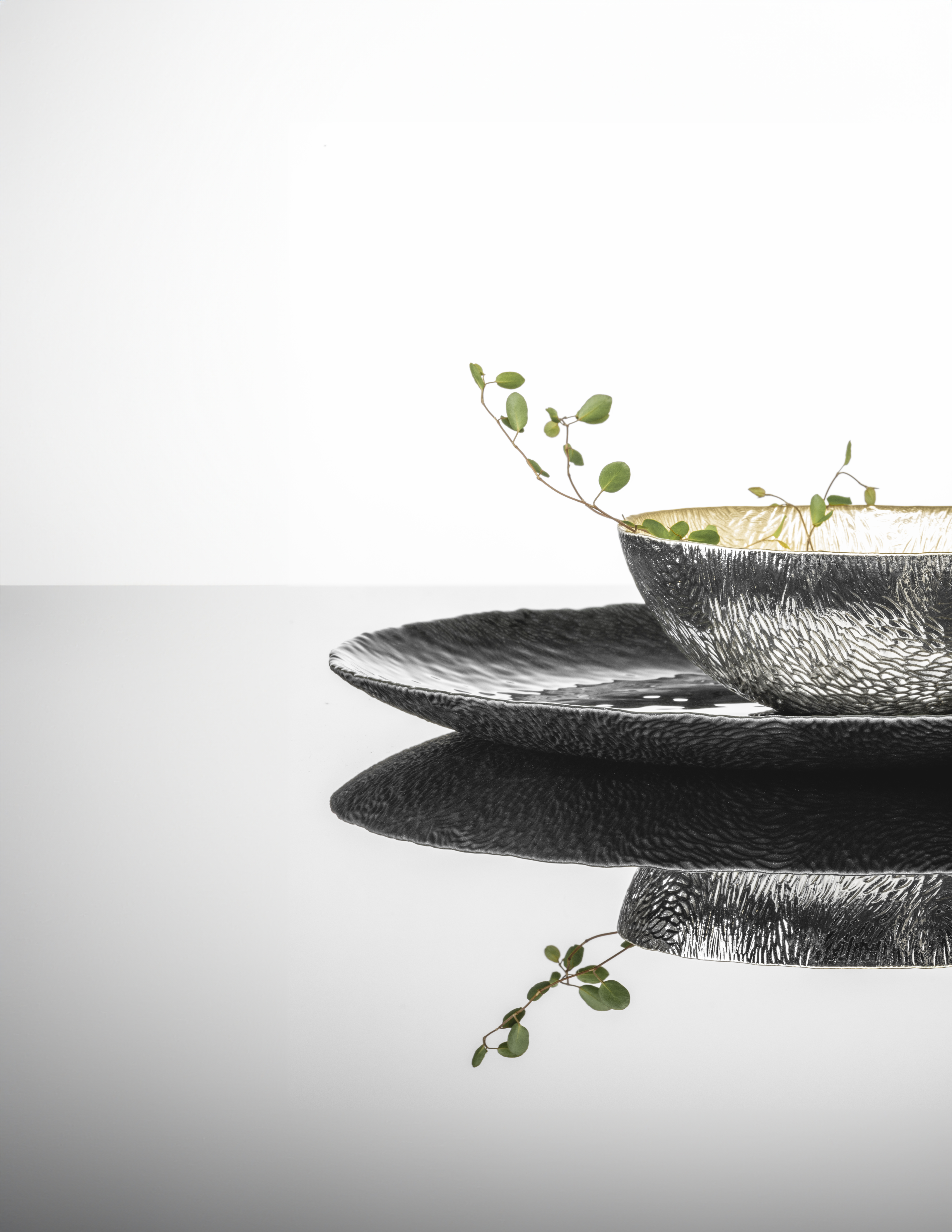 Silberne Sen Schale in schwarzem Sen Teller