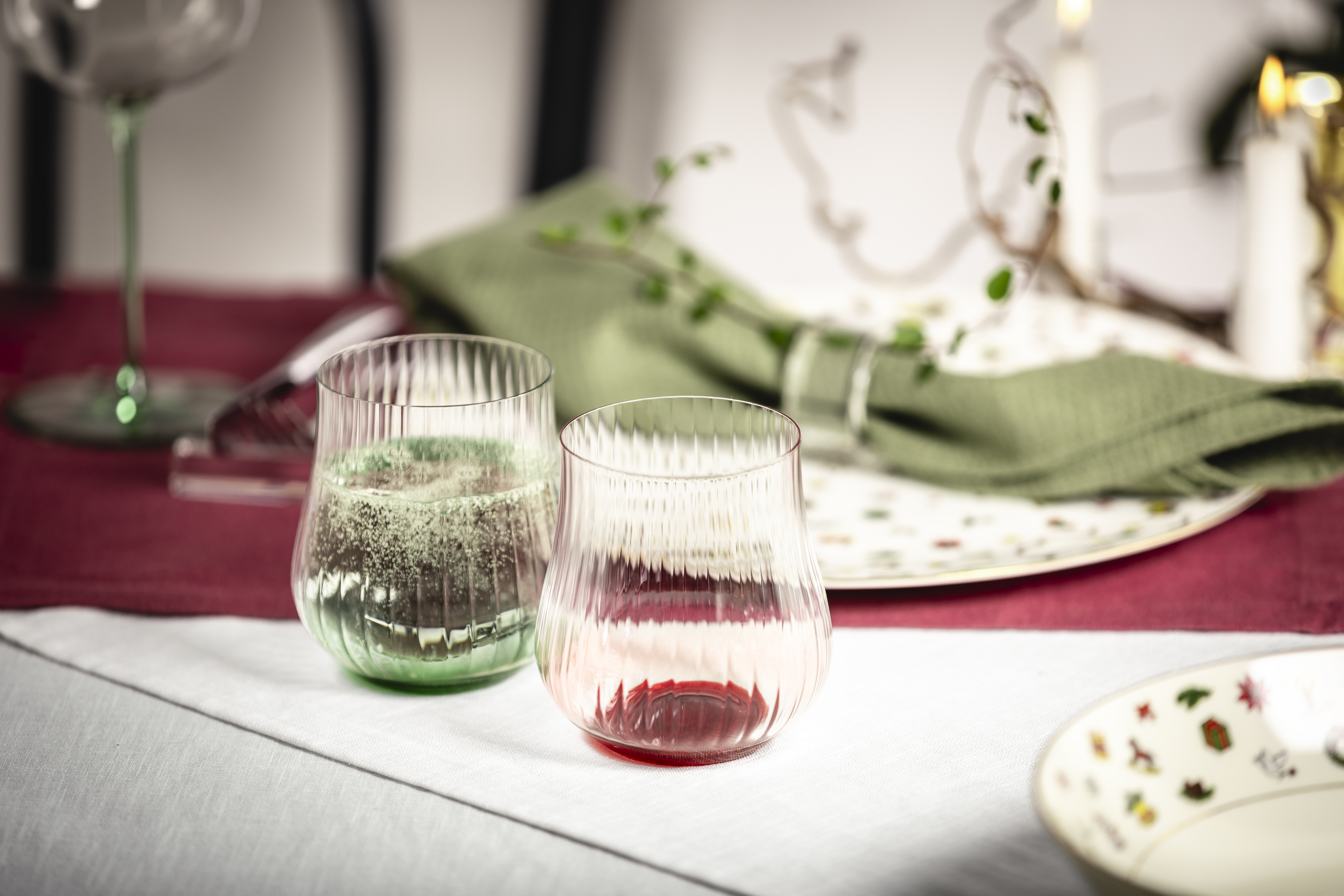 Green and red Rising mug on a laid table