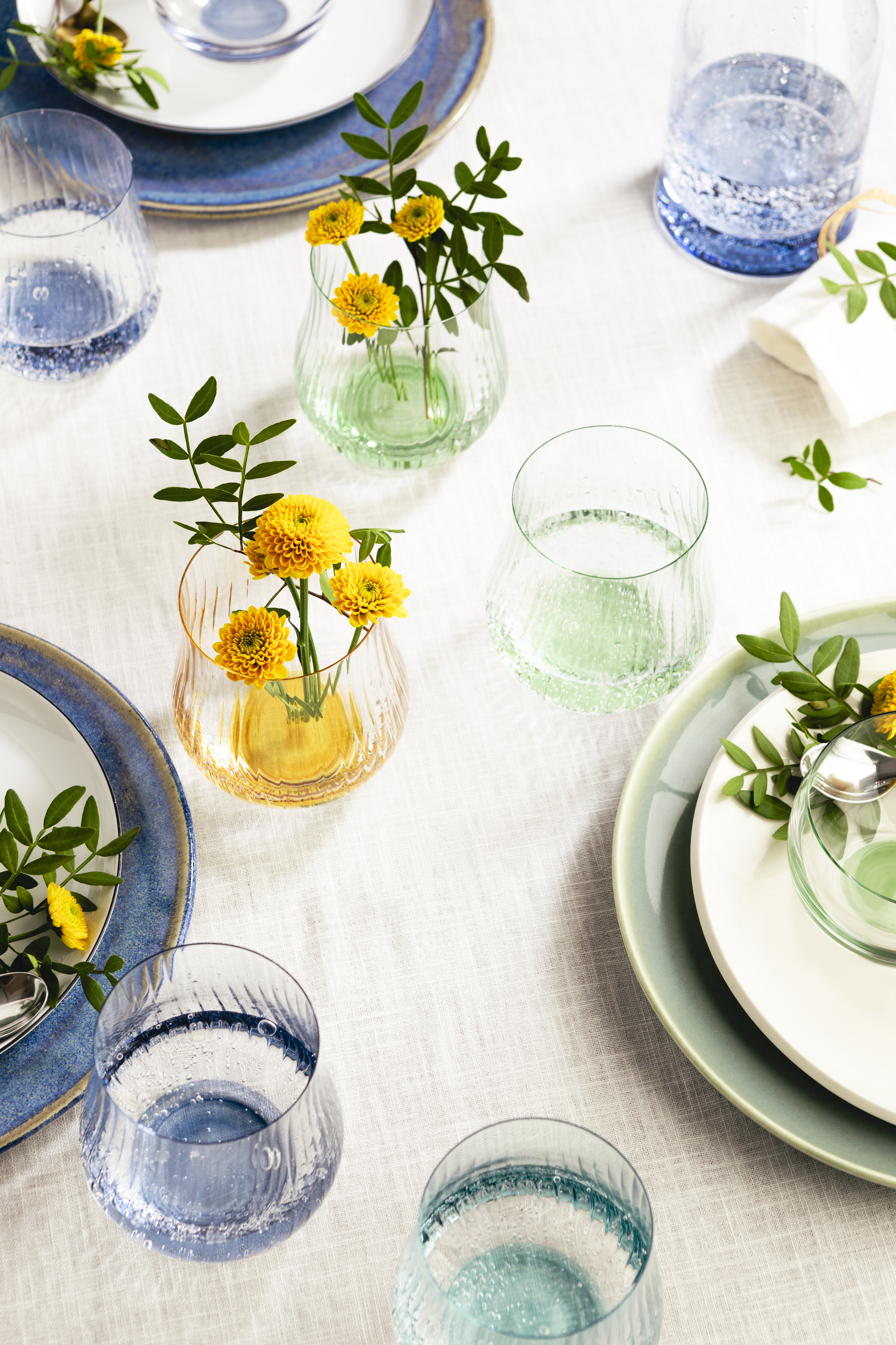 Colourful Rising mug on a spring-like table