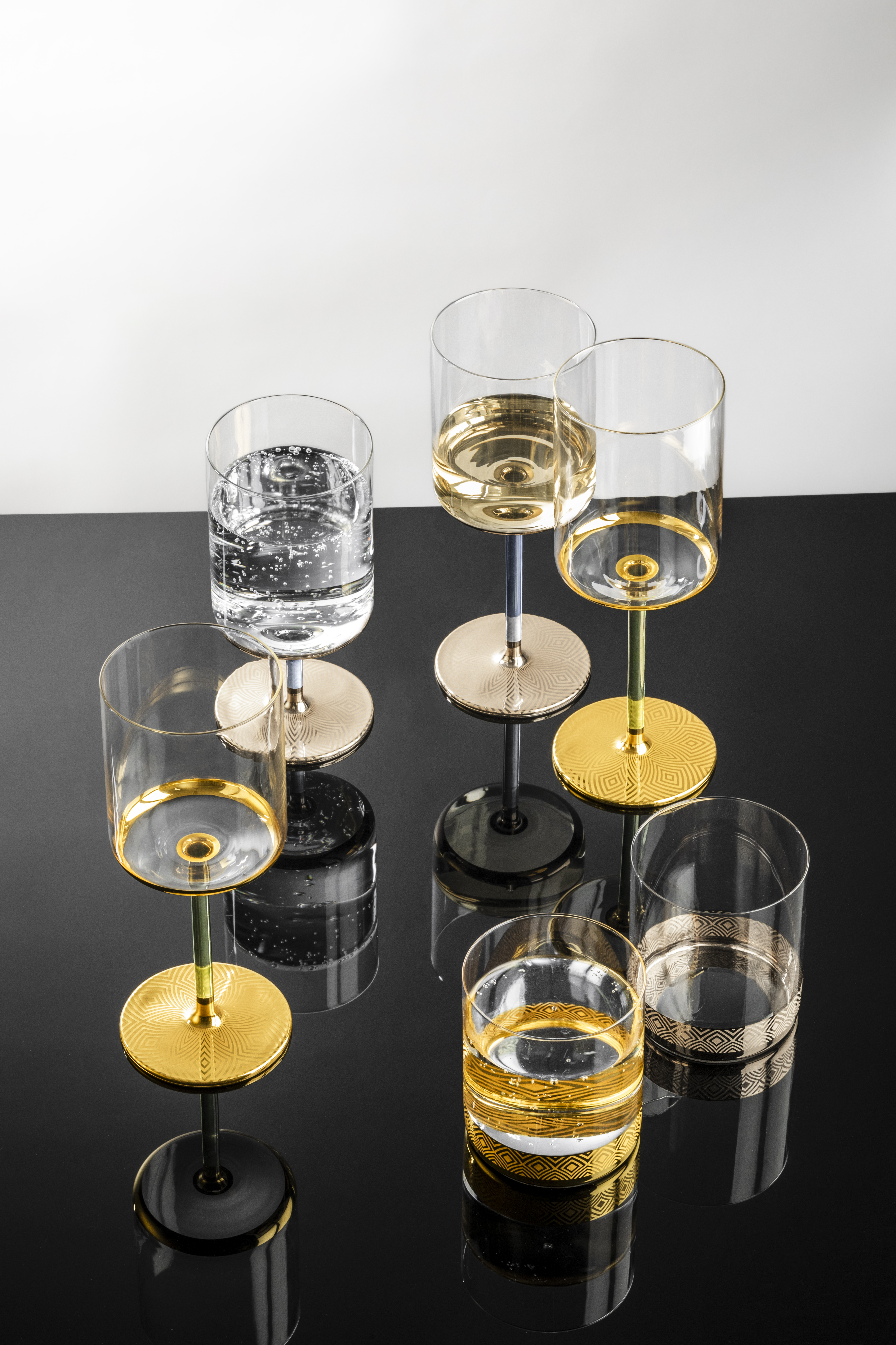 Verschiedene Gläser der Serie Adeline in gold und platin