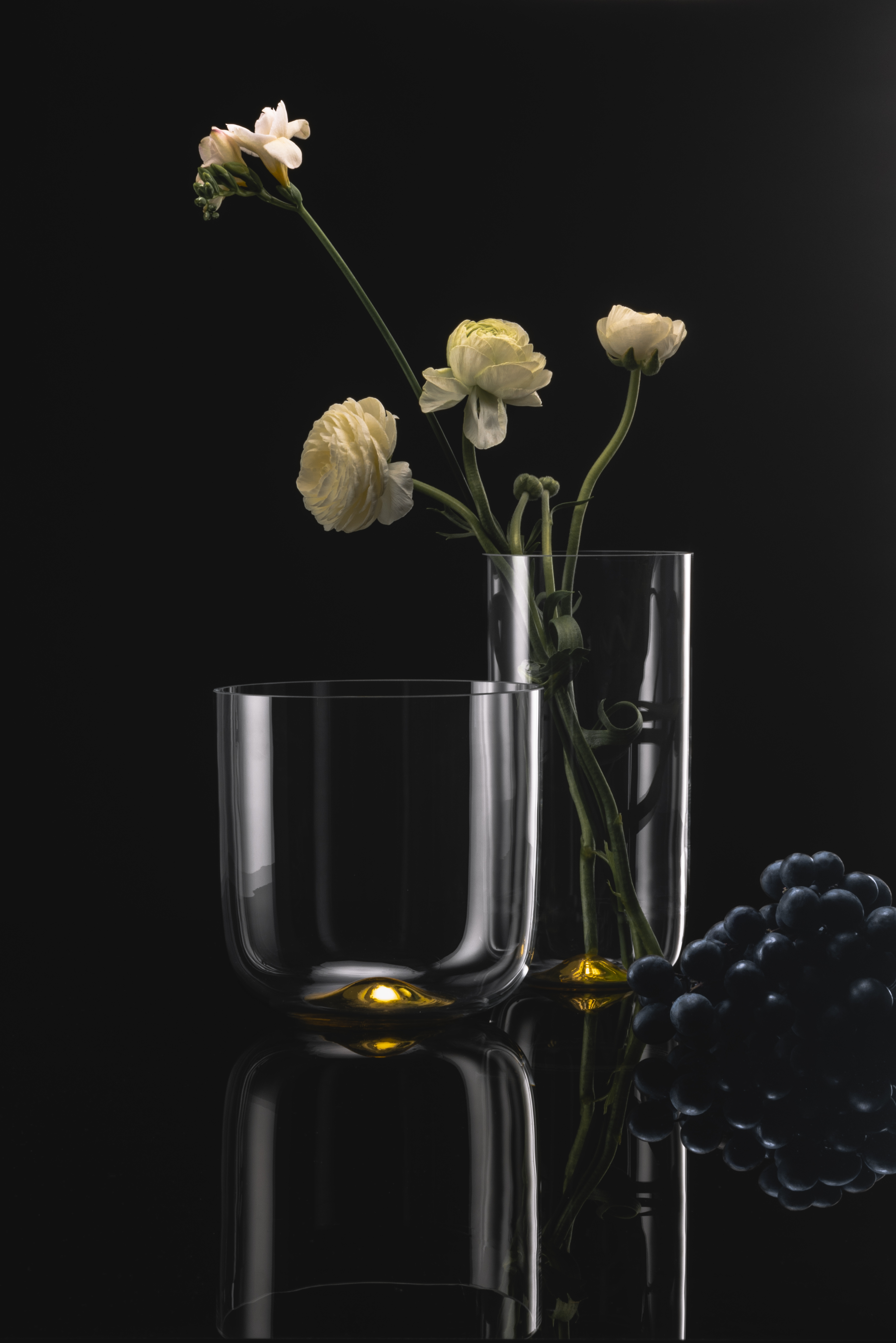 Arrangement of two vases with gold dots