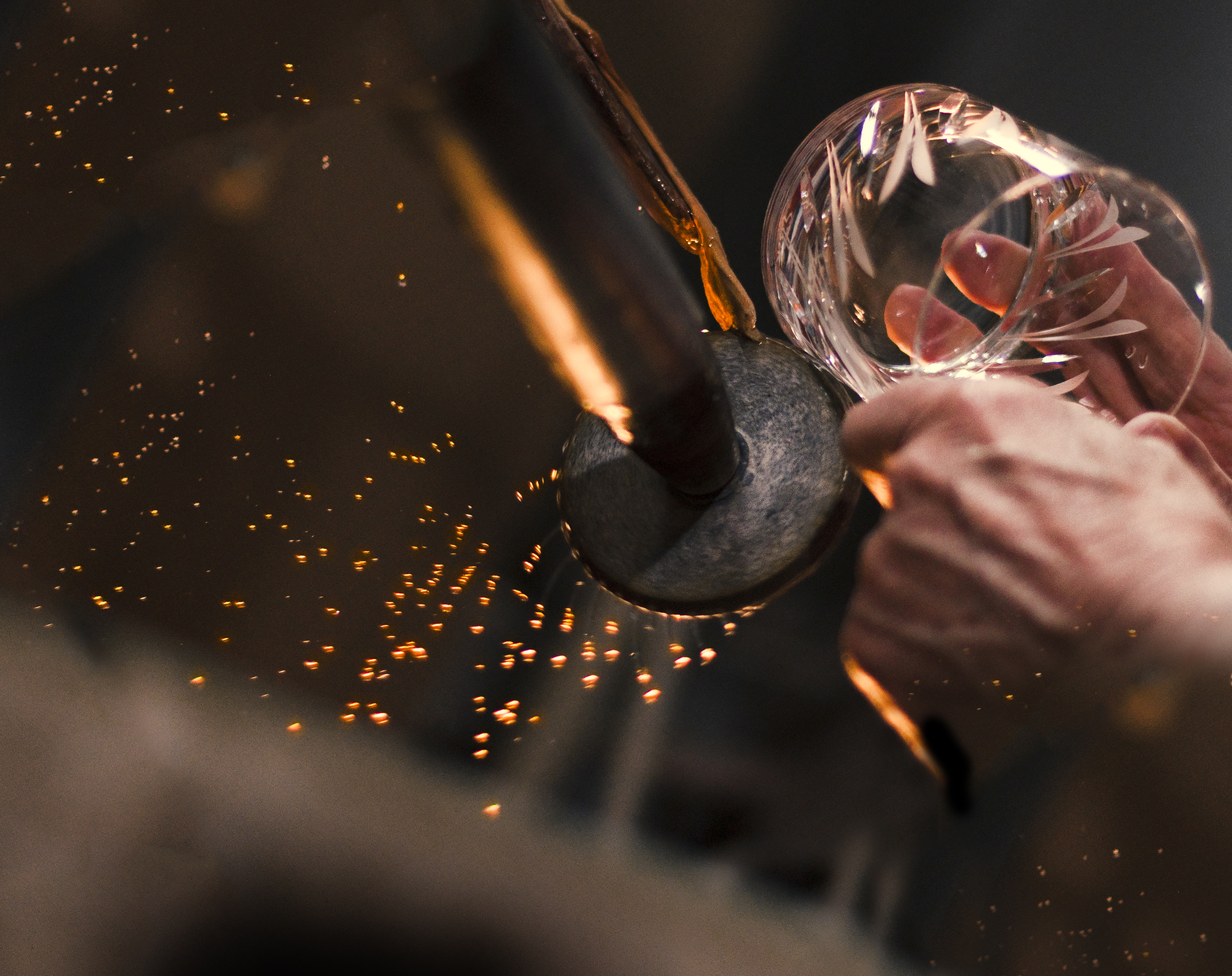 Schleifarbeiten an Glas