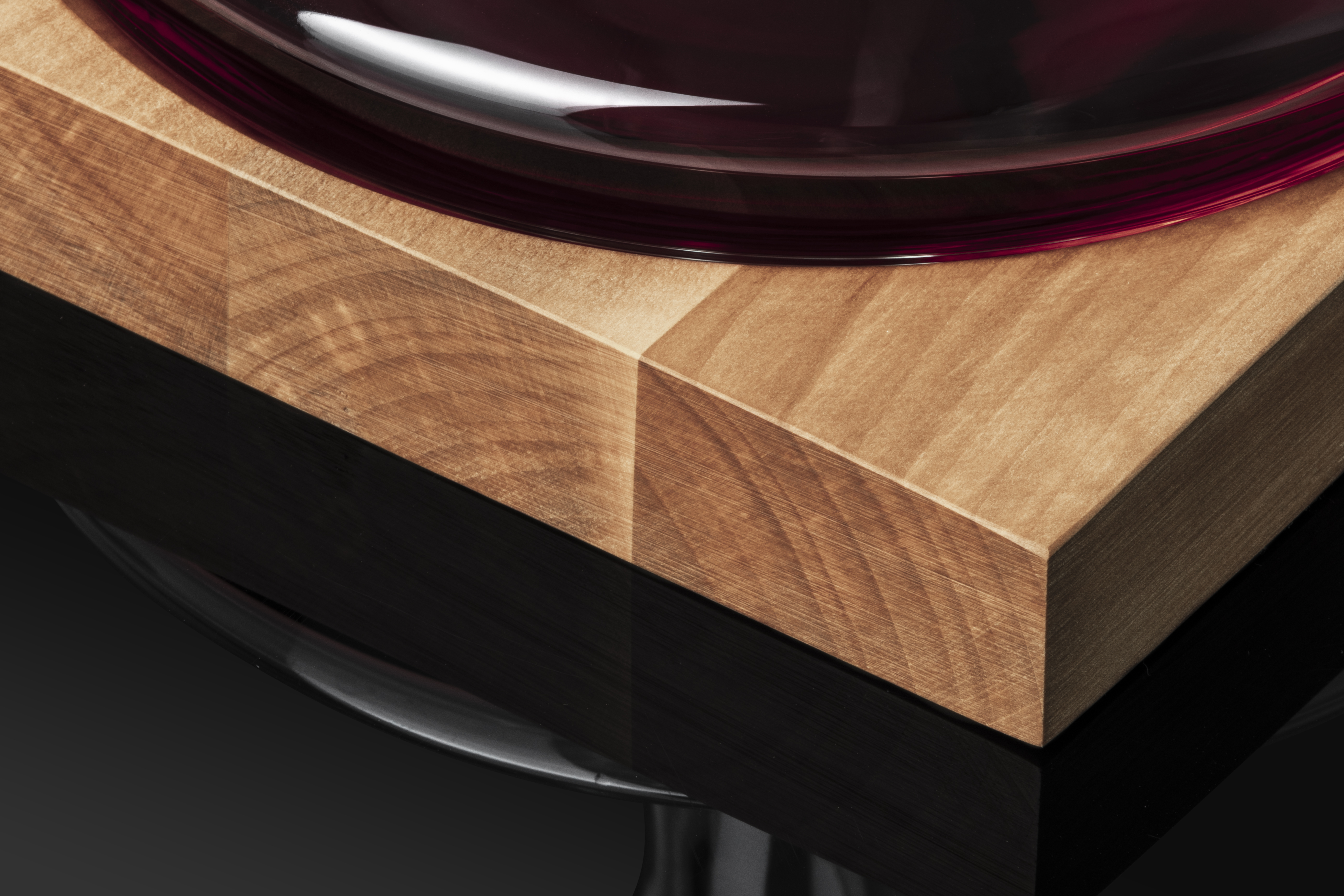 Close-up of wooden base of the Wood Edition decanter